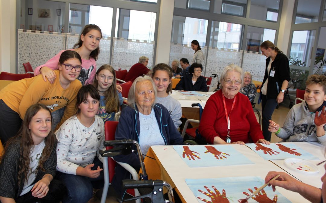 Prostovoljci na obisku v centru starejših v Notranjih Goricah